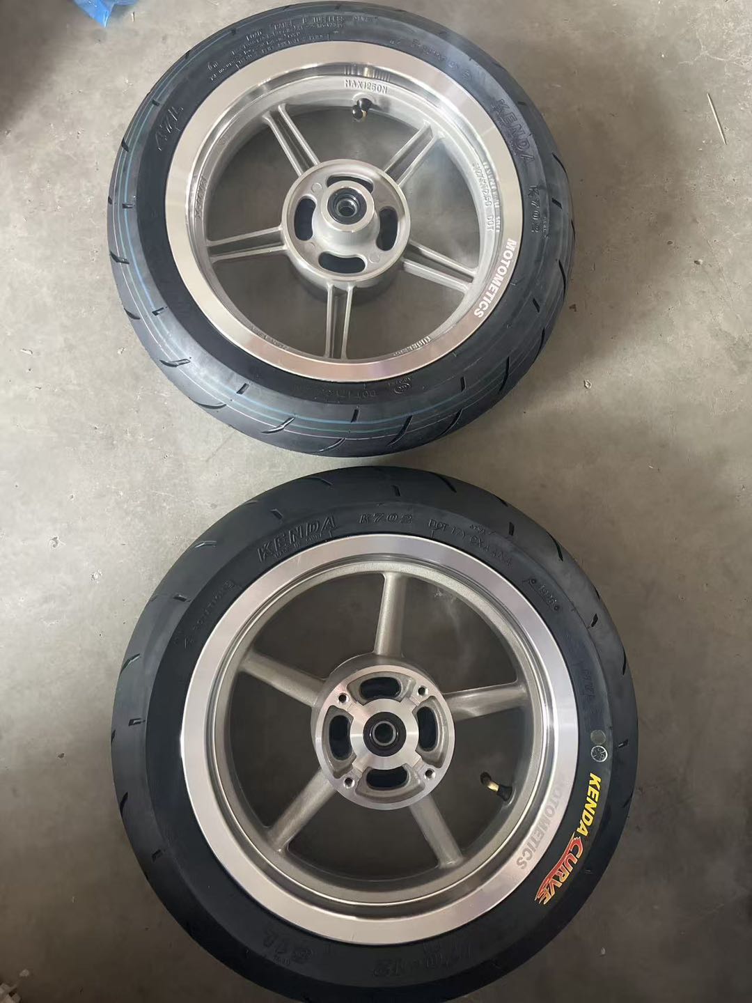 Tuttio Soleil 01 Supermoto 12mm Wheel Set